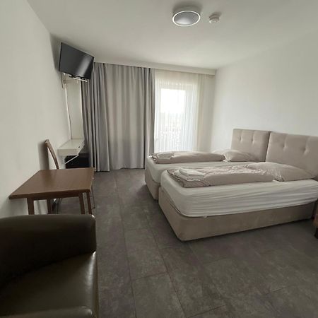 Hörsching F Hotel 24H Check-In מראה חיצוני תמונה